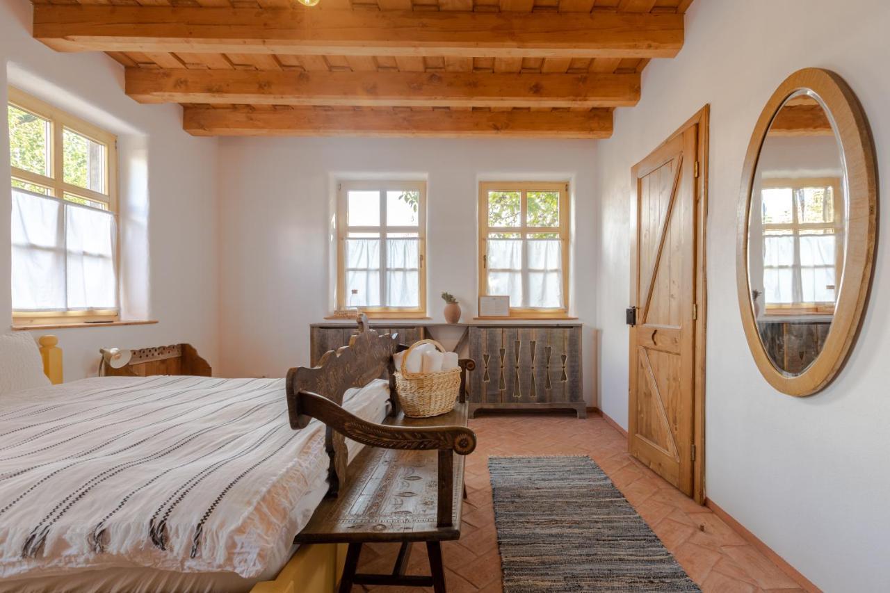 فندق Viscri 32 - White Barn And Blue House المظهر الخارجي الصورة