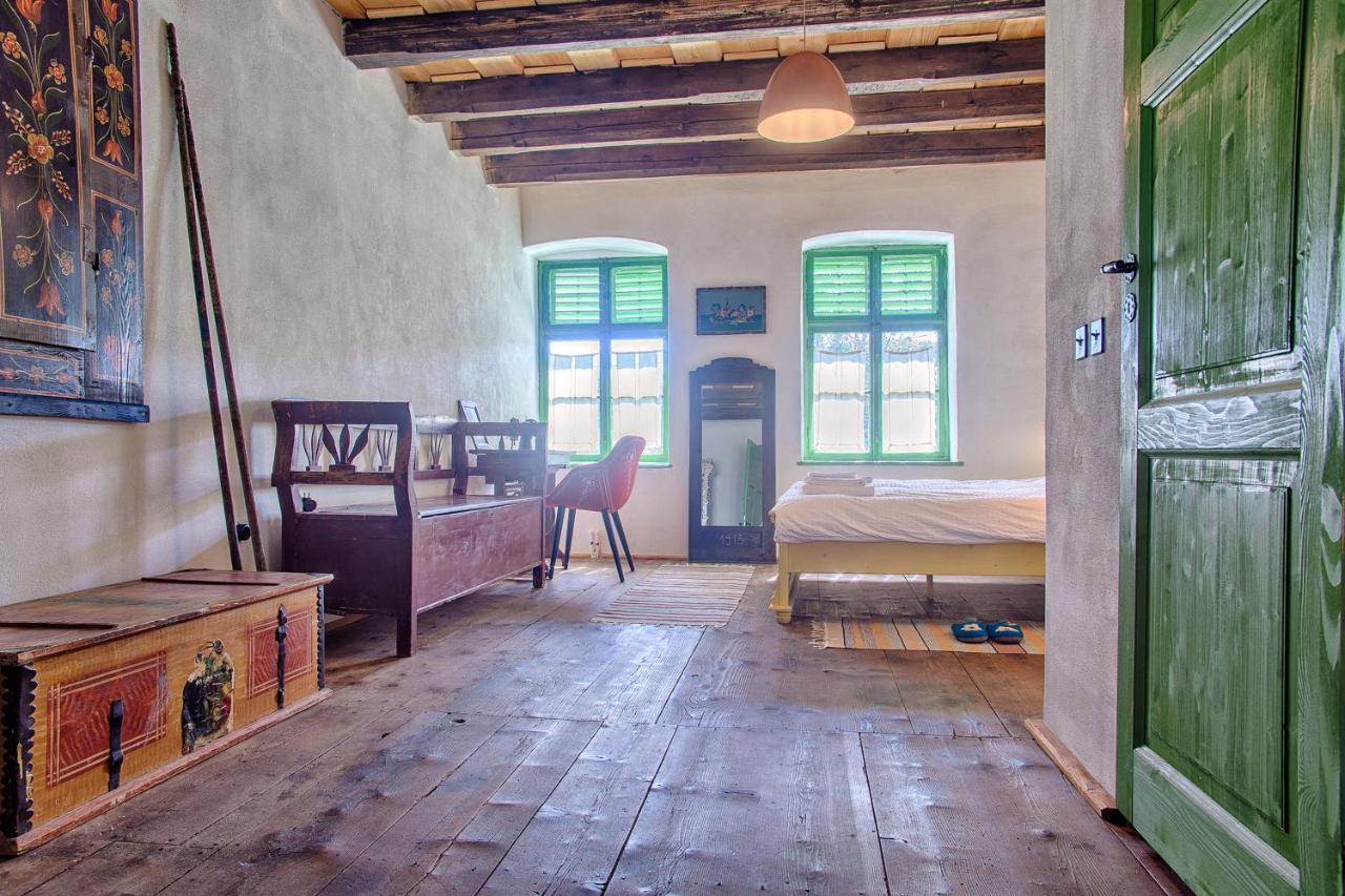 فندق Viscri 32 - White Barn And Blue House المظهر الخارجي الصورة