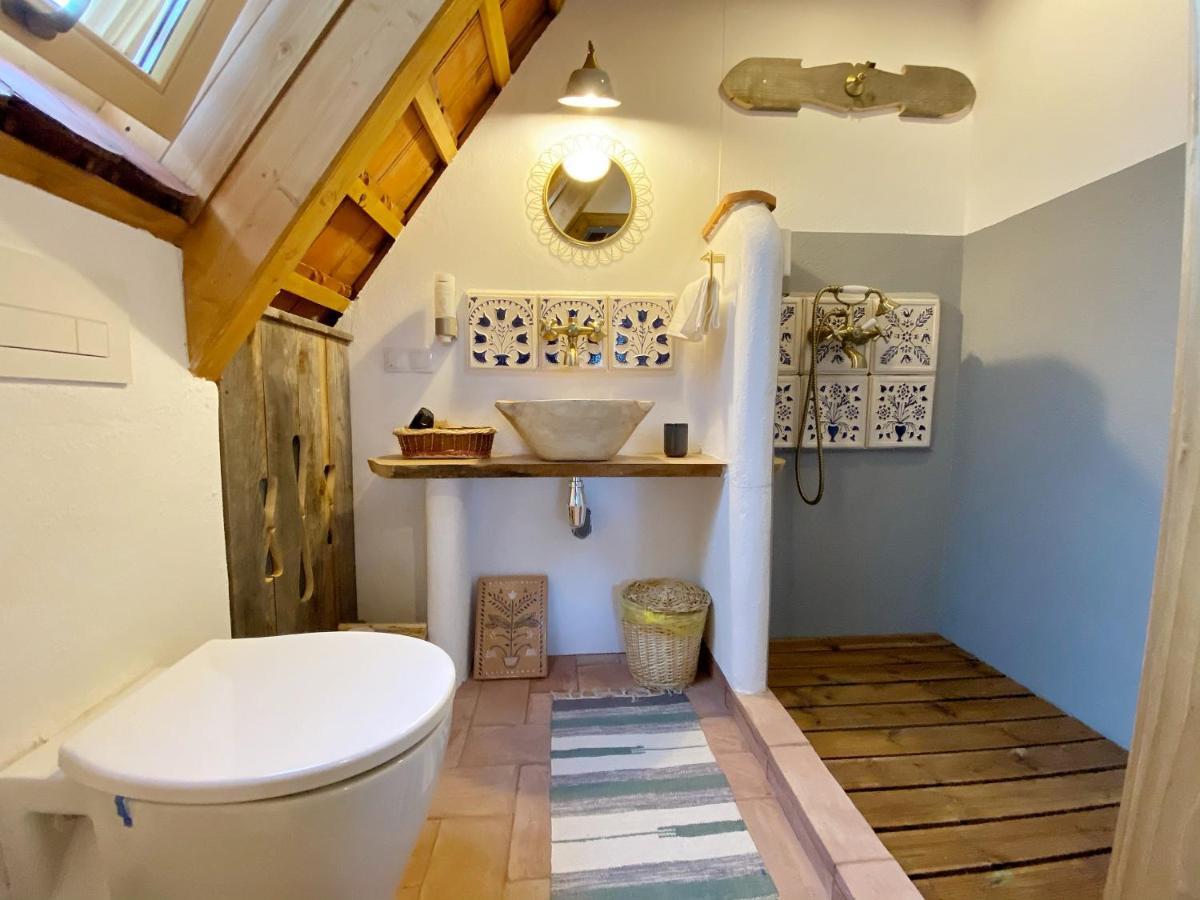 فندق Viscri 32 - White Barn And Blue House المظهر الخارجي الصورة