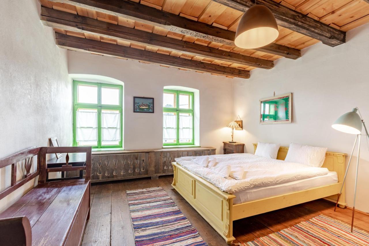 فندق Viscri 32 - White Barn And Blue House المظهر الخارجي الصورة