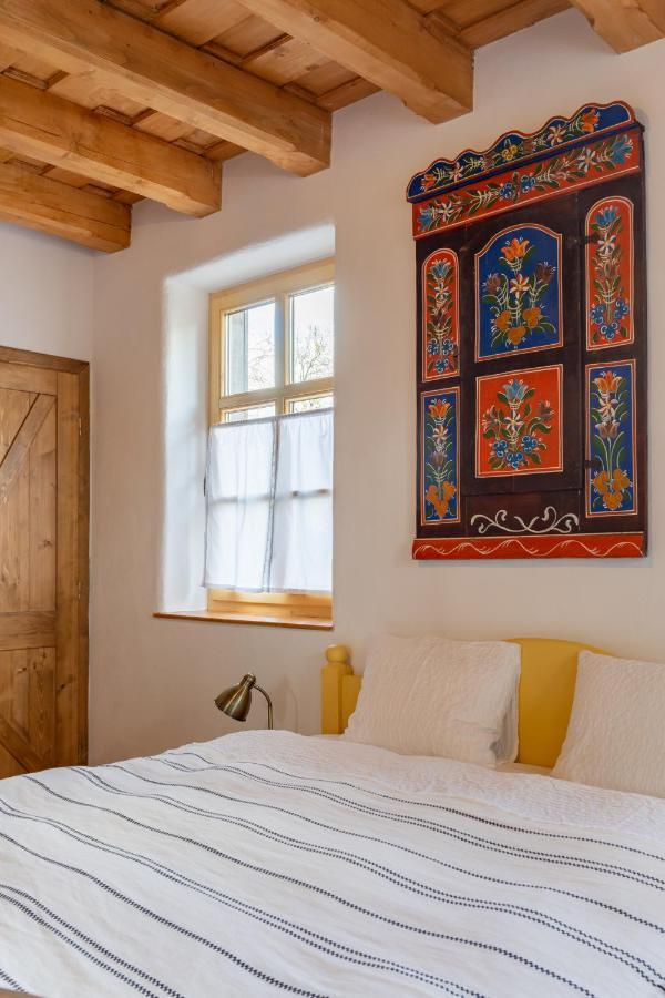 فندق Viscri 32 - White Barn And Blue House المظهر الخارجي الصورة