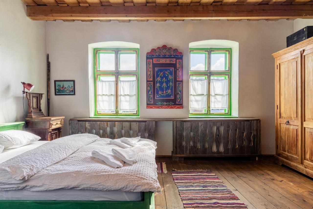 فندق Viscri 32 - White Barn And Blue House المظهر الخارجي الصورة