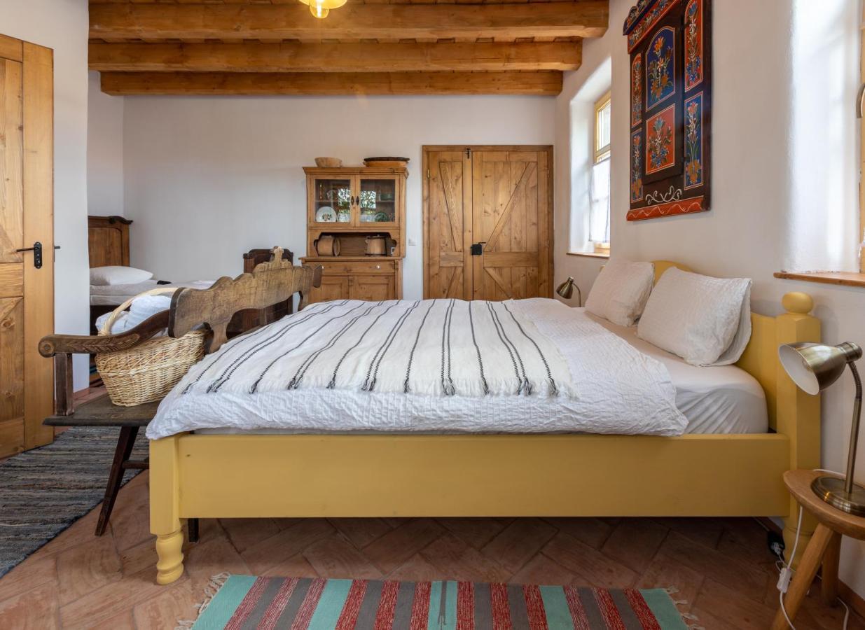 فندق Viscri 32 - White Barn And Blue House المظهر الخارجي الصورة