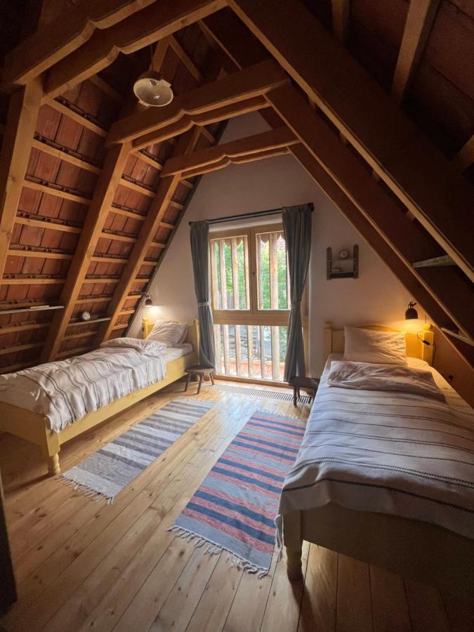 فندق Viscri 32 - White Barn And Blue House المظهر الخارجي الصورة